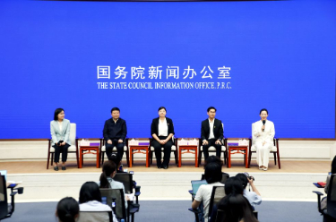 国务院新闻办举行"新征程上的奋斗者"中外记者见面会