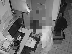 藏身厕所两小时 只为盗取店铺钱财