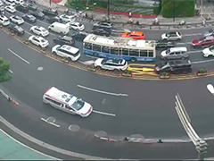 晚高峰跨省转运遇堵 民警为患者开出生命通道