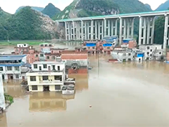 贵州荔波凌晨突降大暴雨 受困群众被安全转移