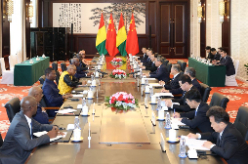 李强分别会见几内亚总理、哈萨克斯坦总理、韩国总理、蒙古国总理、黑山总理