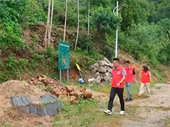 安徽桐城 遭遇持续强降雨 转移危险区域群众