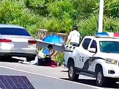河北:驾驶员突发疾病 高速交警紧急施救