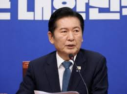 韩国执政党党首辞职 或将谋求竞选连任