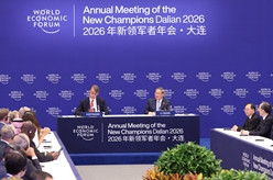 李强出席2026年夏季达沃斯论坛工商界代表座谈会