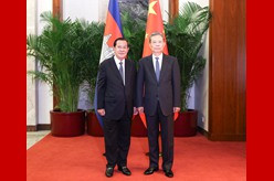 赵乐际会见柬埔寨人民党主席、参议院主席洪森