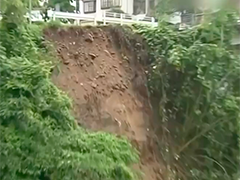 强热带风暴"米克拉"逼近日本冲绳 九州地区暴雨致严重水浸