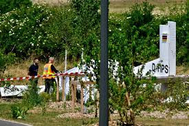 法国东北部一架飞机坠毁致11人遇难