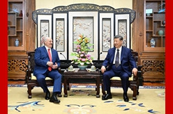 习近平会见白俄罗斯总统