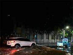 山东德州 多地遭遇暴雨冰雹 相关部门紧急排水