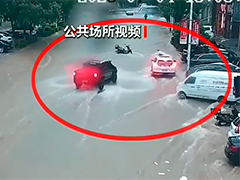 辽宁北票 女骑手被困急流 陌生人接力救援