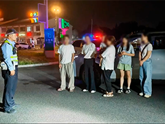 扬州:抱娃超员"驶"不得 安全不能"挤一挤"