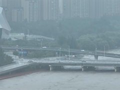 辽宁沈阳 强降雨致严重积水 全力营救被困群众