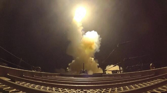 美军称打击伊朗防空系统 伊朗称打击美军基地设施
