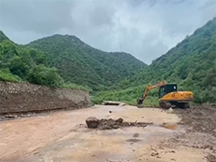 辽宁凌源 强降雨引发山洪 多方抢修保民生