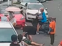 江苏南京 男子停车场晕倒 众人接力施救