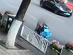云南昆明6万元现金遗落车筐 警民接力快速寻回
