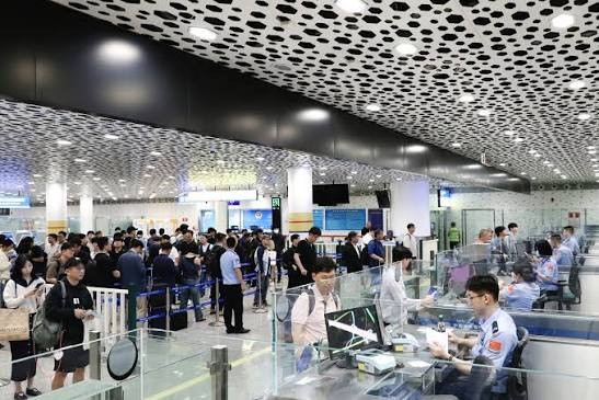 深圳机场口岸 今年出入境外籍旅客已突破百万人次