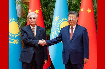 习近平会见哈萨克斯坦总统