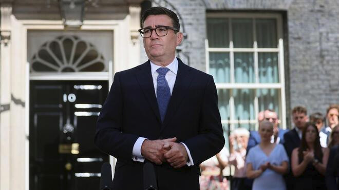 李强致电祝贺伯纳姆就任英国首相