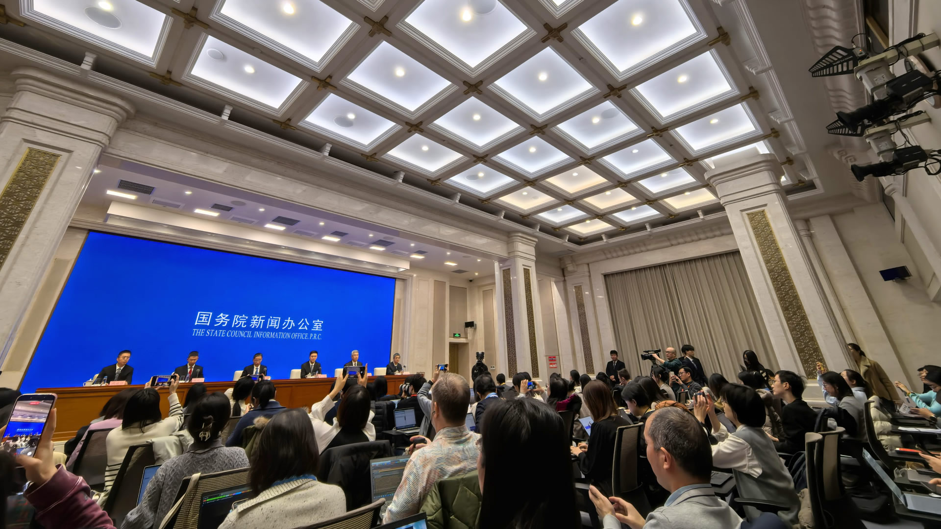 万亿元民营企业再贷款落地 支持民营经济发展