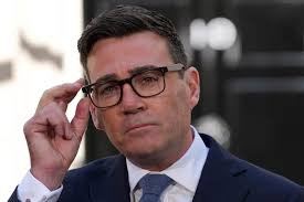 英首相批准美军使用英军事基地打击伊朗