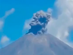 印尼勒沃托比-拉基拉基火山再次喷发