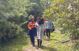 云南怒江 20小时全力搜救 深山走失女童平安寻回
