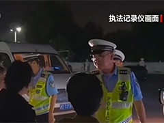 山西平遥 9座车挤16人 严重超员非法营运被查处