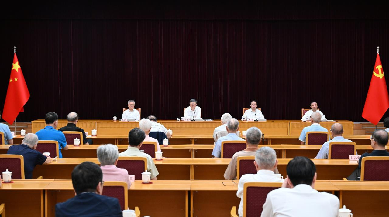 陈吉宁向老同志通报全市改革发展重点工作