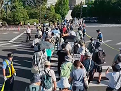 日本 民众集会反对修宪 批评防卫大臣涉核言论