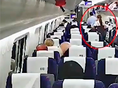 D8536次列车：乘客将手机遗落在座位缝隙处