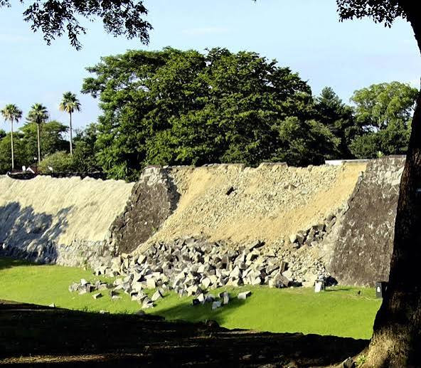 日本熊本县发生强震 熊本县古迹熊本城部分石墙坍塌