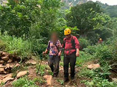 北京老人进山采药被困 消防人员彻夜搜救