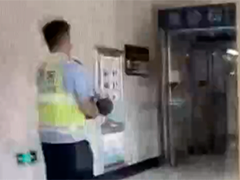 宁夏固原 两名幼童误食农药 警车开辟就医绿色通道