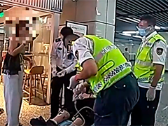 外籍乘客地铁站中暑 轨交民警暖心救助