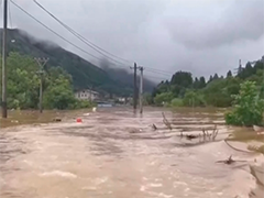 重庆石柱 冷水镇出现强降雨 当地及时转移群众