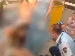 "时团"歌迷突发不适 民警悉心守护