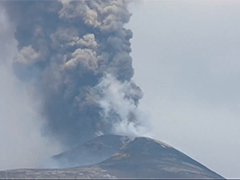 意大利埃特纳火山喷发 卡塔尼亚机场一度停摆