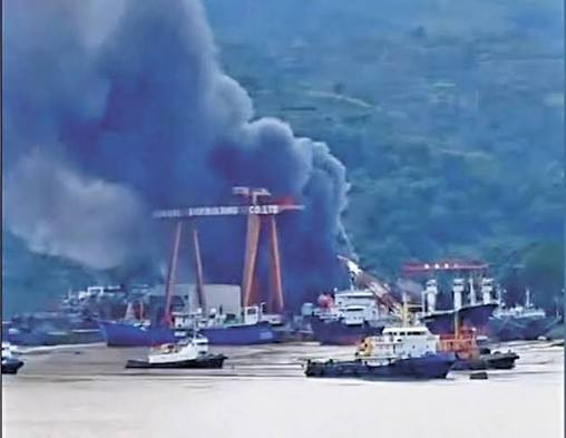 福建福安一船厂着火后爆炸 12人受伤 其中一名消防救援人员经抢救无效不幸牺牲