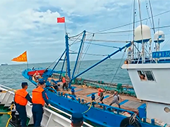 海上险情频频发生 崇明海警接连施救