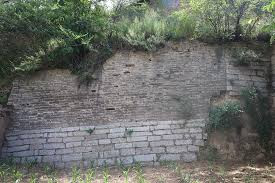 山西中阳 明代古城墙"拆旧建新" 约50米老城墙仿古重建