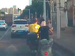 骑电瓶车碰倒他人 肇事逃逸男子归案