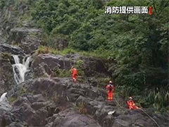 福建厦门 短时强降雨致7人被困峡谷 消防紧急救援