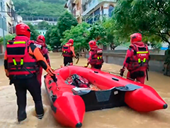 广西凭祥强降雨引发内涝 多部门转移被困群众
