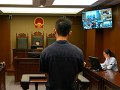 醉酒开车启动辅助驾驶 车辆剐蹭加速冲卡逃逸