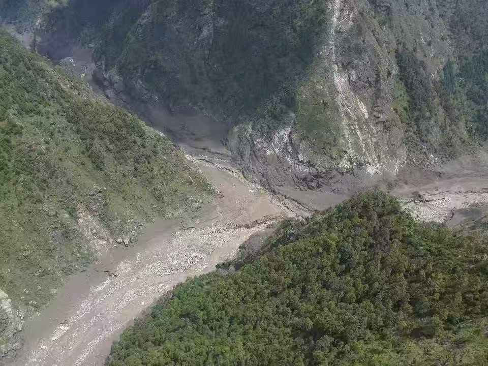 泥石流灾害造成西藏日喀则市吉隆县吉隆口岸重大人员伤亡、失联 各方加紧抢险救援