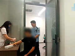 男子醉驾遇查跳河 交警3分钟暖心劝返
