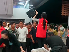 云南多地突发洪涝 紧急转移安置群众