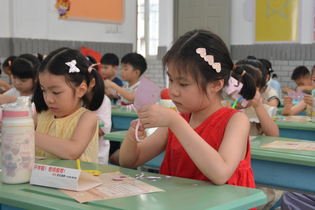 全国中小学陆续迎来新学期